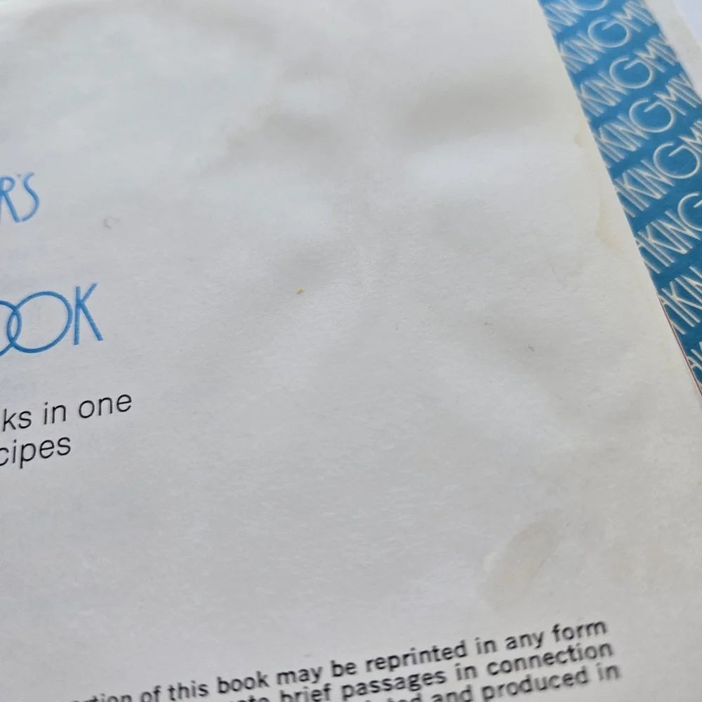 Vintage Betty Crocker's Bisquick Cookbook - Seven Mini Cookbooks In One 1977 HC